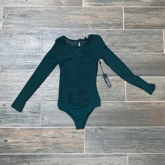 Tops - 🍦GREEN Floral Body Suite